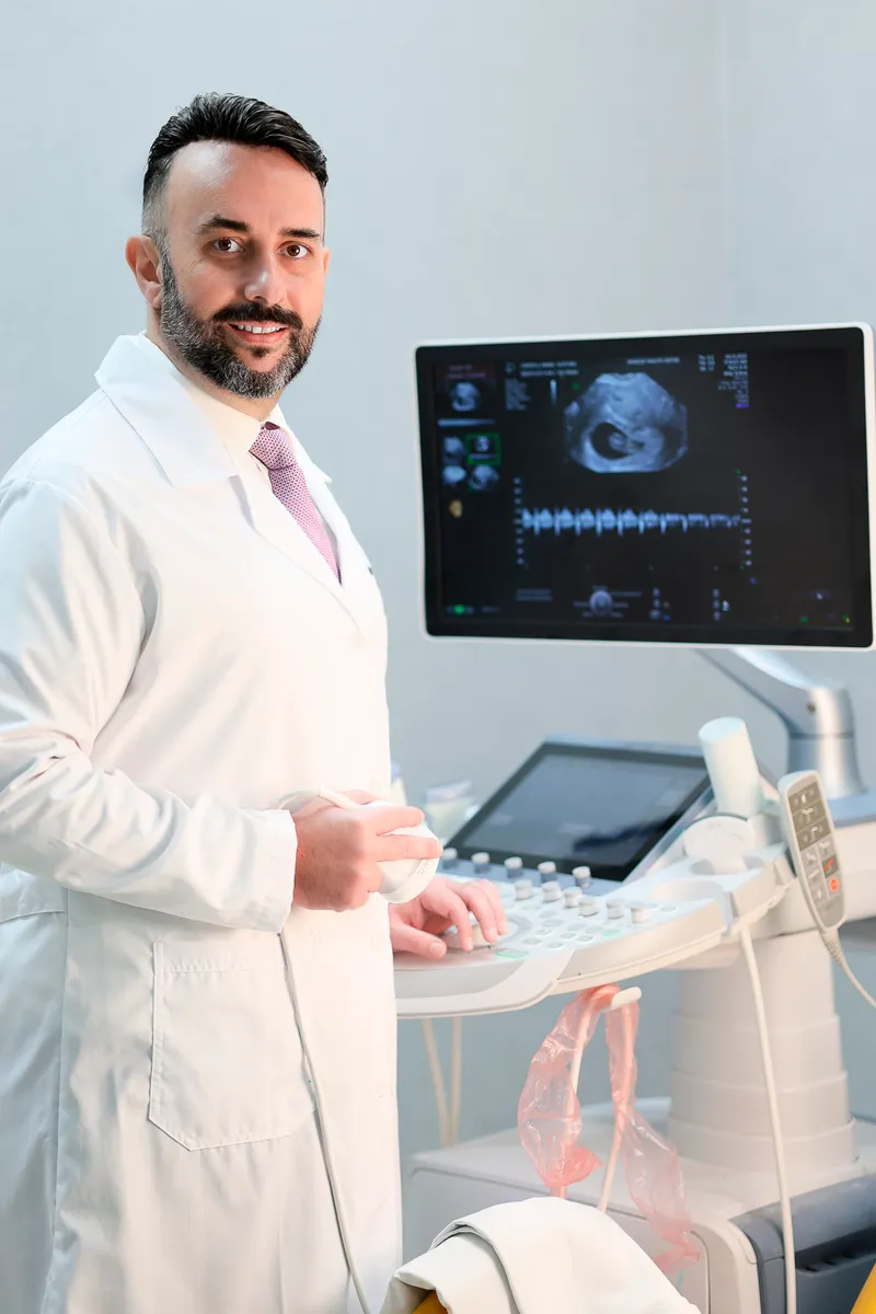 Foto 1 de Dr. Alfonso Martínez, por Dr. Alfonso Martínez - Ginecólogo y Obstetra San Pedro
