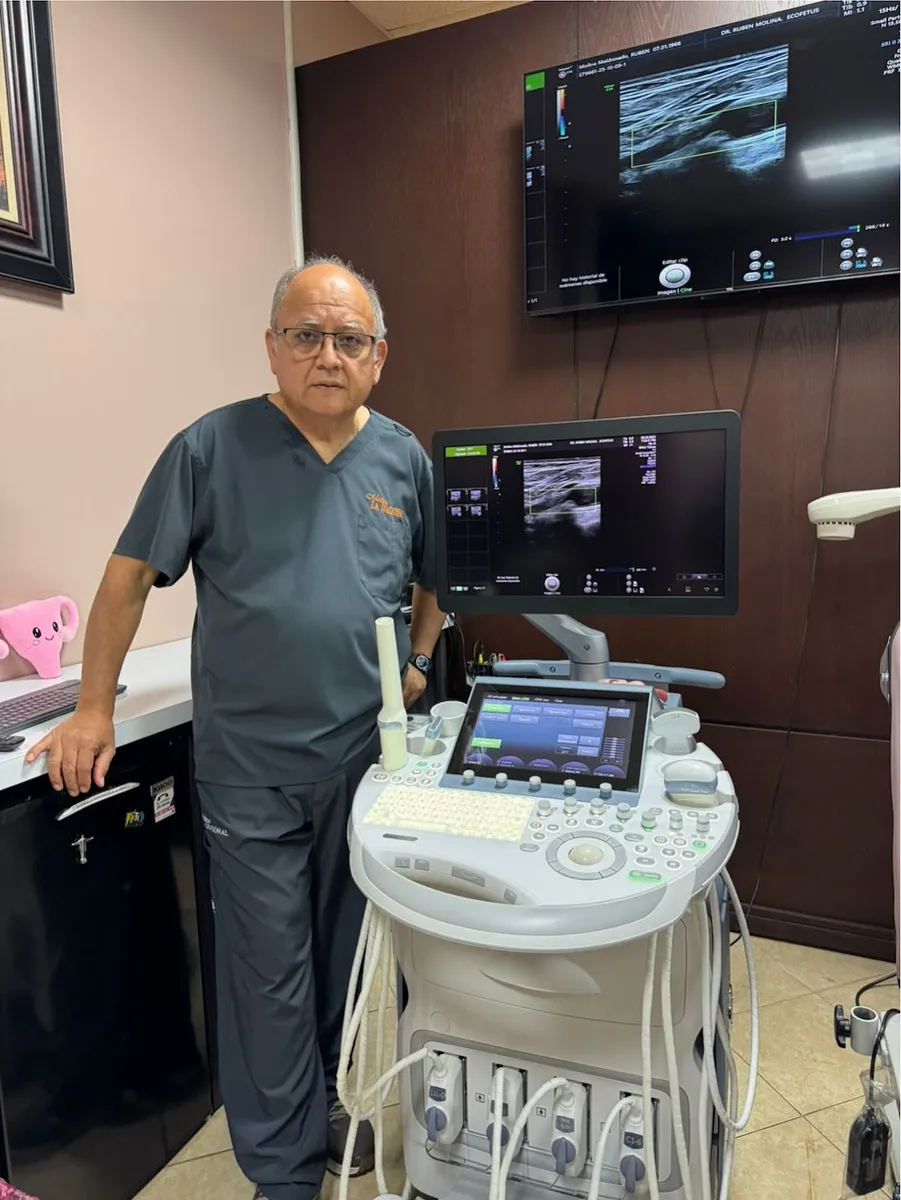 Foto 2 de Dr. Ruben Molina, por DR. RUBEN MOLINA . GINECOLOGO-COLPOSCOPISTA. ULTRASONIDO 3D/4D/5HDLive.CENTRO DE HISTEROSCOPIA DIAGNOSTICA Y TERAPEUTICA