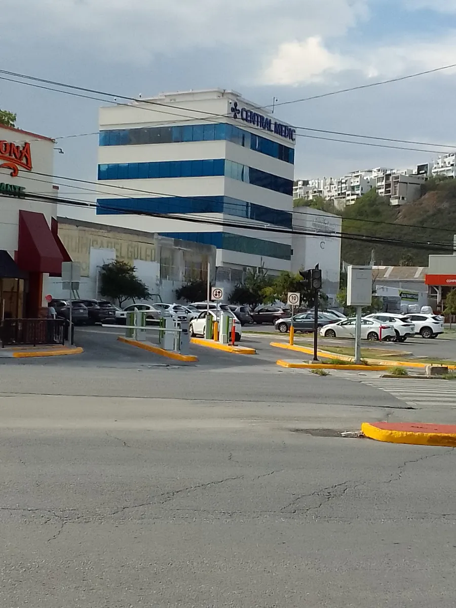 Foto 1 de Central Medic Monterrey, por Roberto Treviño