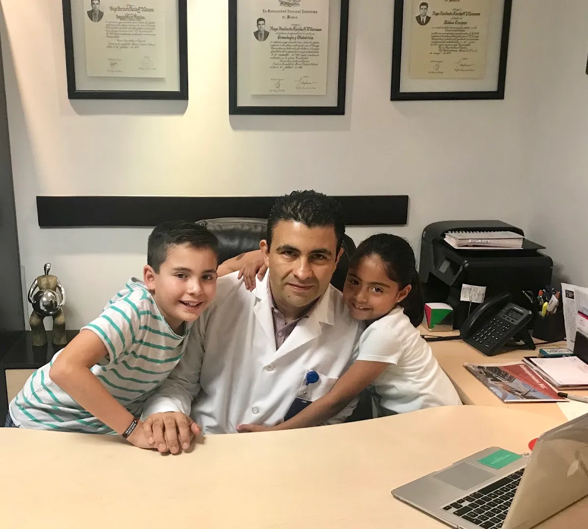 Foto 4 de Dr. Hugo Kerckoff Villanueva, por iMaxPro Network