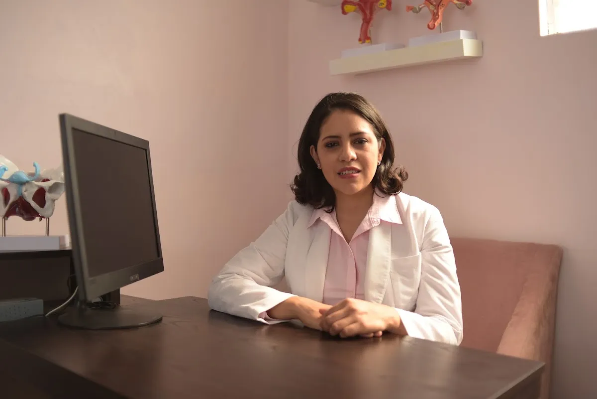 Foto 1 de Dra. Irene Hernández, por Dra. Irene Hernández | Ginecóloga enfoque en menopausia y salud hormonal femenina
