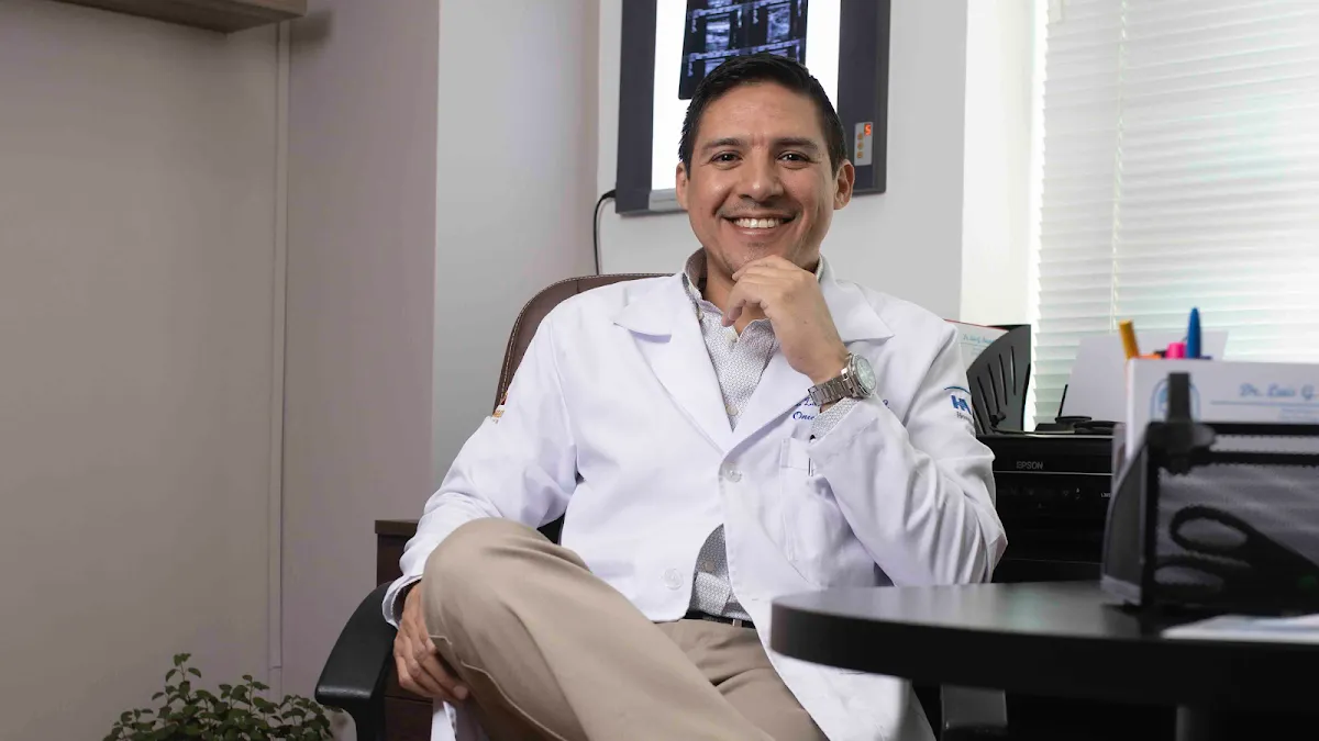 Foto 1 de Dr. Luis G. Mugártegui Sánchez, por Dr Luis G. Mugártegui Sánchez | Ginecologo Oncologo