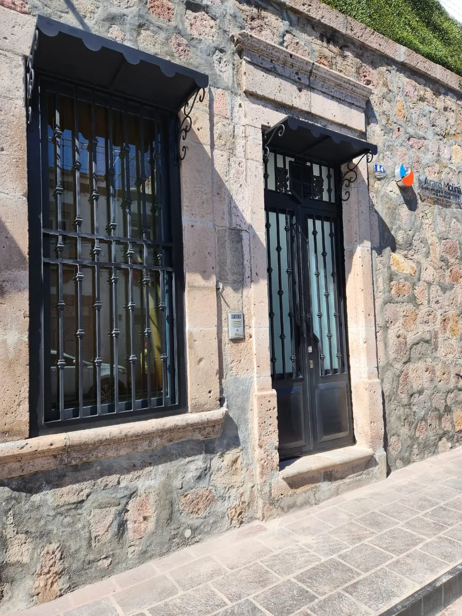Foto 2 de Dr. Araró Molina Coronel, por Dr. Araró Molina Coronel, Ginecólogo