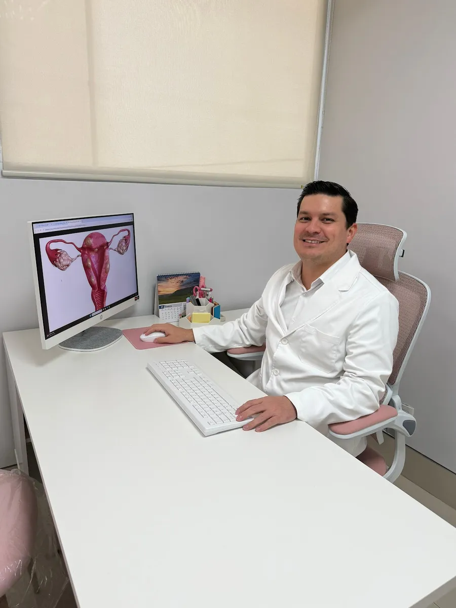 Foto 4 de Dr. José Herrera, por Ginecólogo Dr. José Herrera - Histeroscopia y Laparoscopia