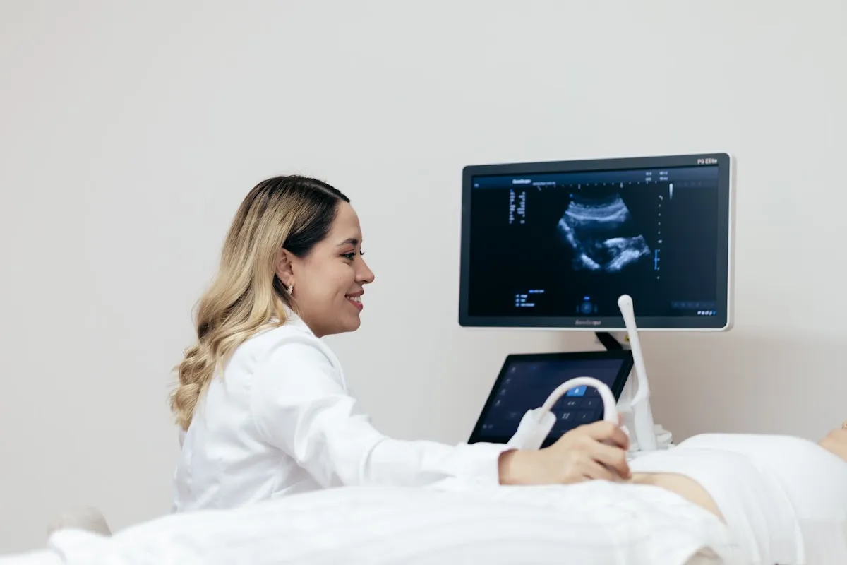Foto 1 de Dra. Brenda Güenduláin, por GYNOVA | Consultorio de Ginecología y Obstetricia | Dra. Brenda Güenduláin