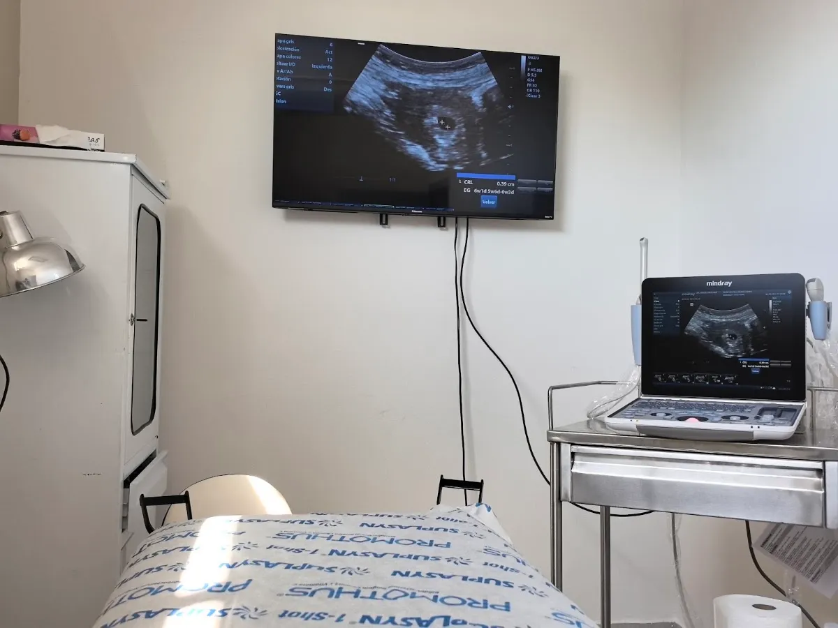 Foto 2 de Dr. Carlos Martínez, por Dr Carlos Martínez - Ginecología y Obstetricia