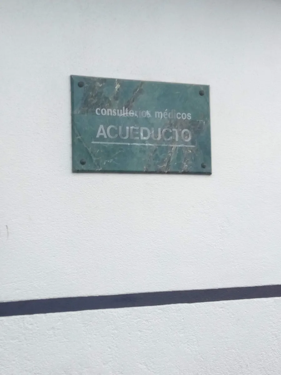 Foto 1 de Consultorios Acueducto, por Juan Bernardo de Legarreta Lores (JBLegarreta)