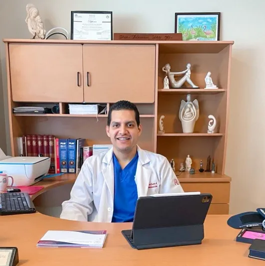 Foto 1 de Dr. Marco David Del Cueto Aguilera, por Dr. Marco David Del Cueto Aguilera, Ginecólogo