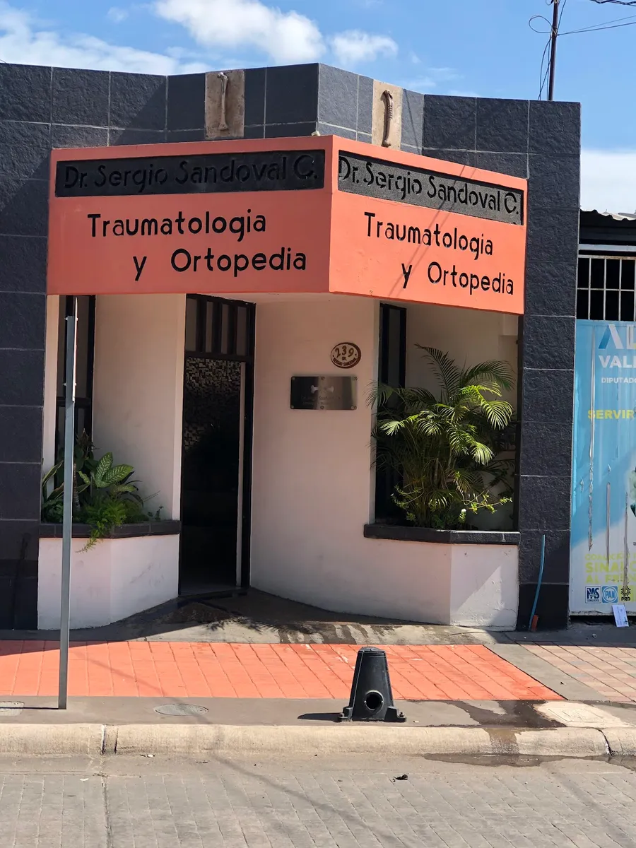 Foto 2 de Centro Médico Colón, por Isaac Corrales