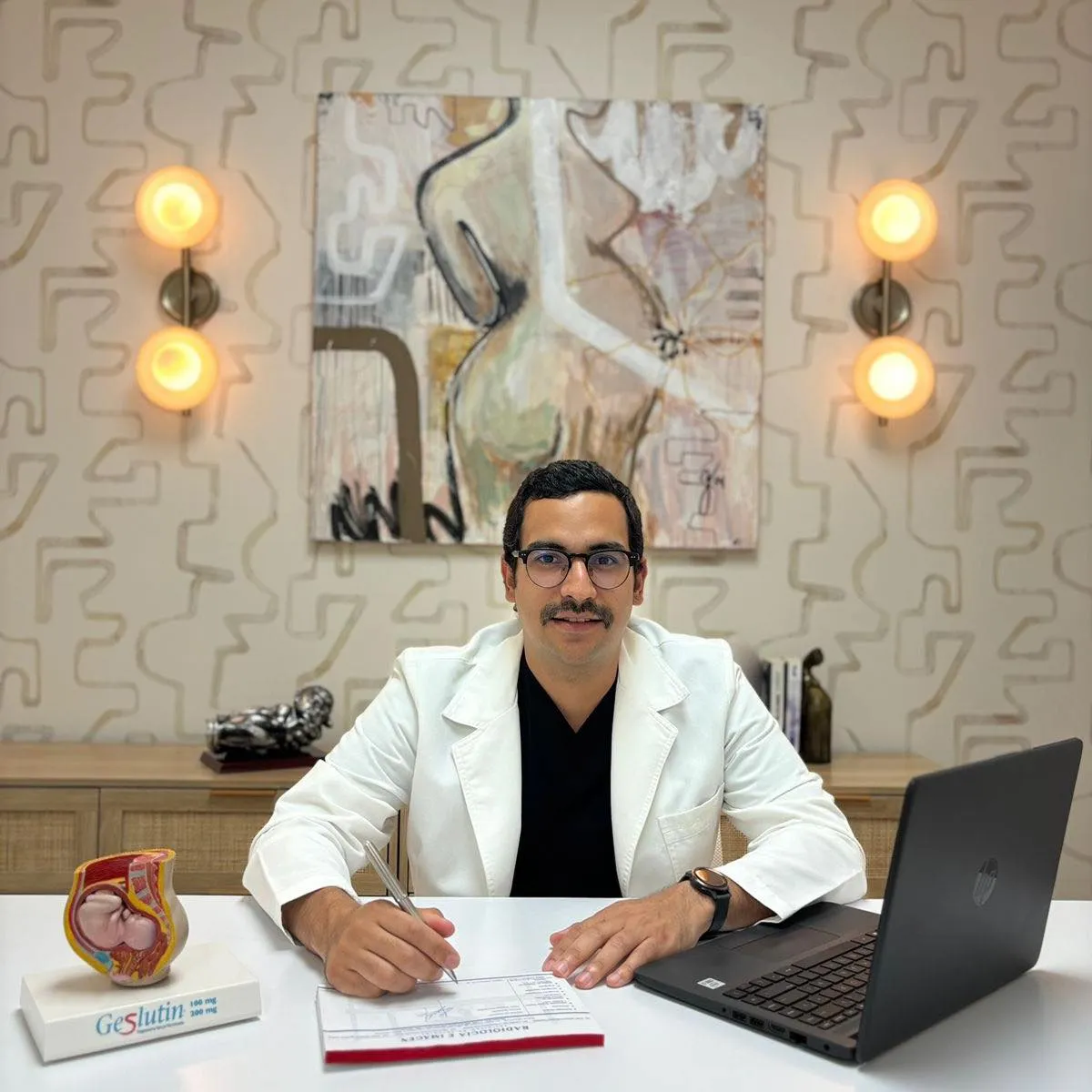 Foto 3 de Dr. Emilio Aguilar, por Ginecólogo en Mexicali - Dr. Emilio Aguilar