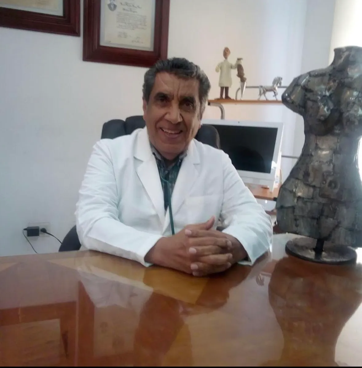 Foto 1 de Dr. René Hector Ruiz Ponce, por Dr. René Hector Ruiz Ponce Ginecólogo Obstetra