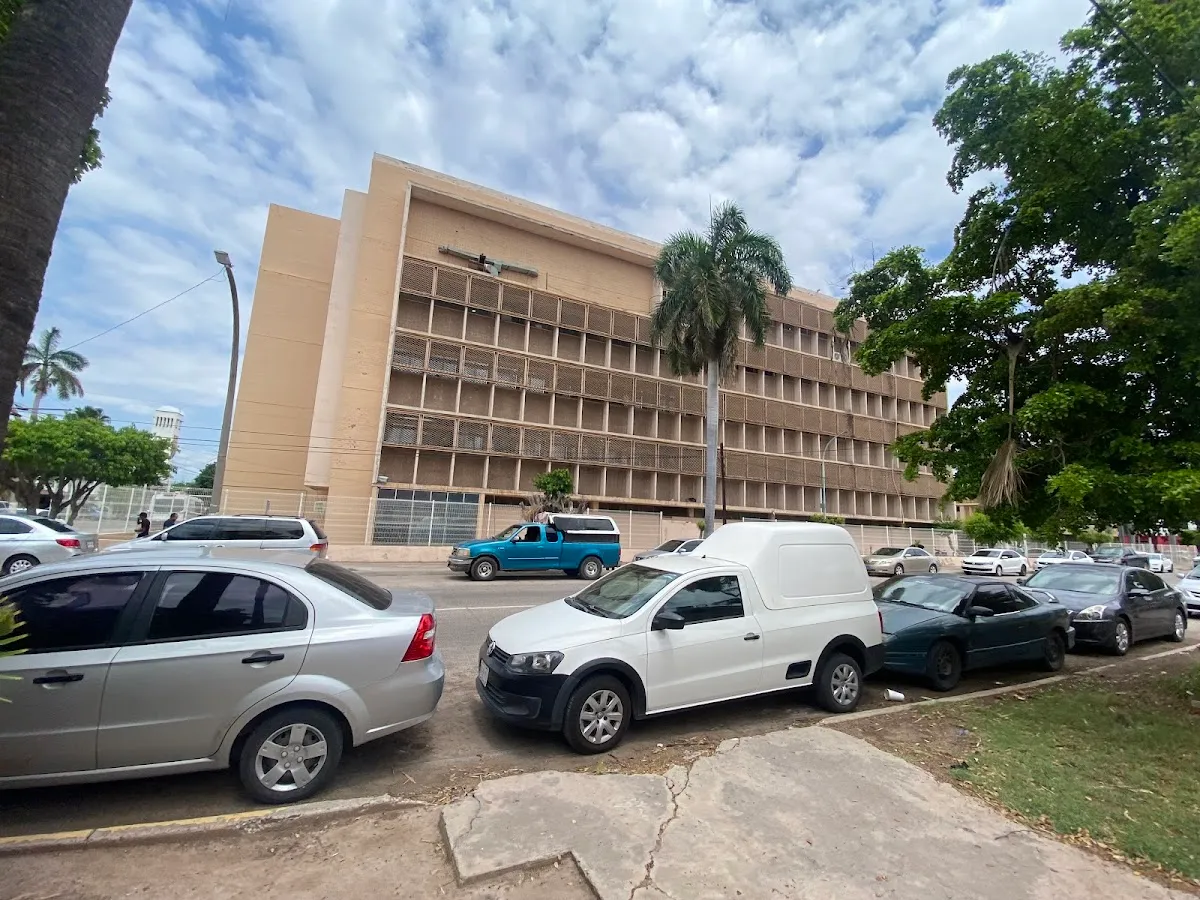 Foto 2 de IMSS Hospital Gineco Pediatra No. 2 -Urgencias, por Heriberto Acosta Sandoval