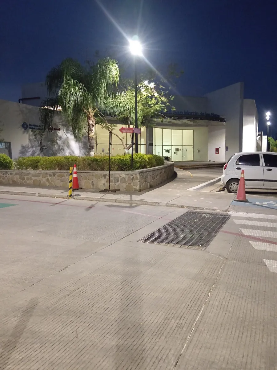 Foto 1 de Hospital Materno Infantil San Martín De Las Flores, por Marco Antonio De Anda