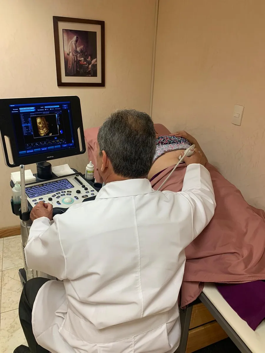 Foto 4 de Dr. Víctor M. Islas Villa, por Gerardo Ponce de León