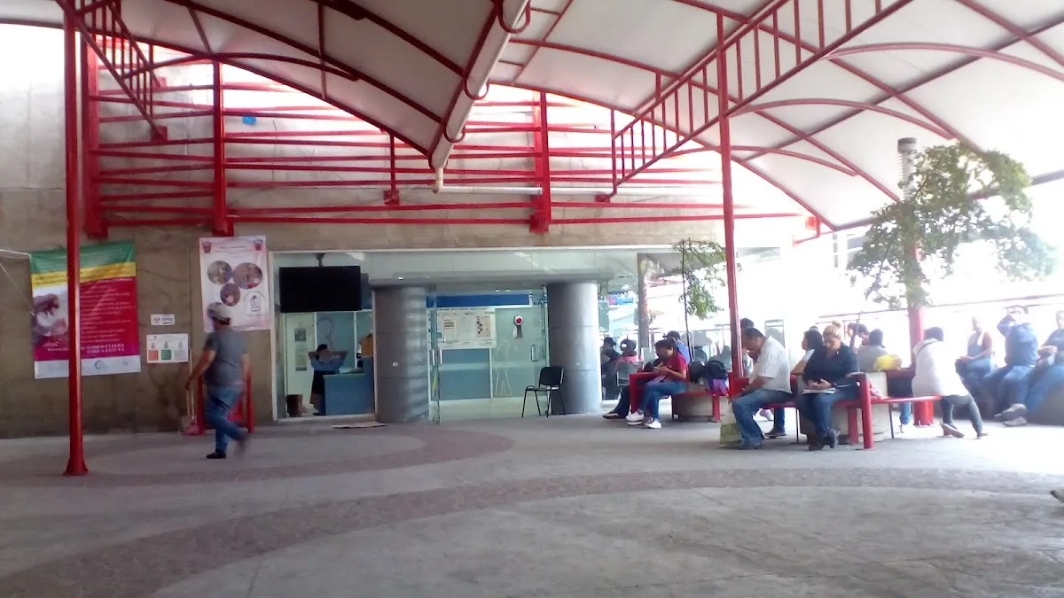 Foto 1 de Hospital Civil "Fray Antonio Alcalde" Urgencias Ginecobstetricia, por Lic. José David Sanchez Hernandez