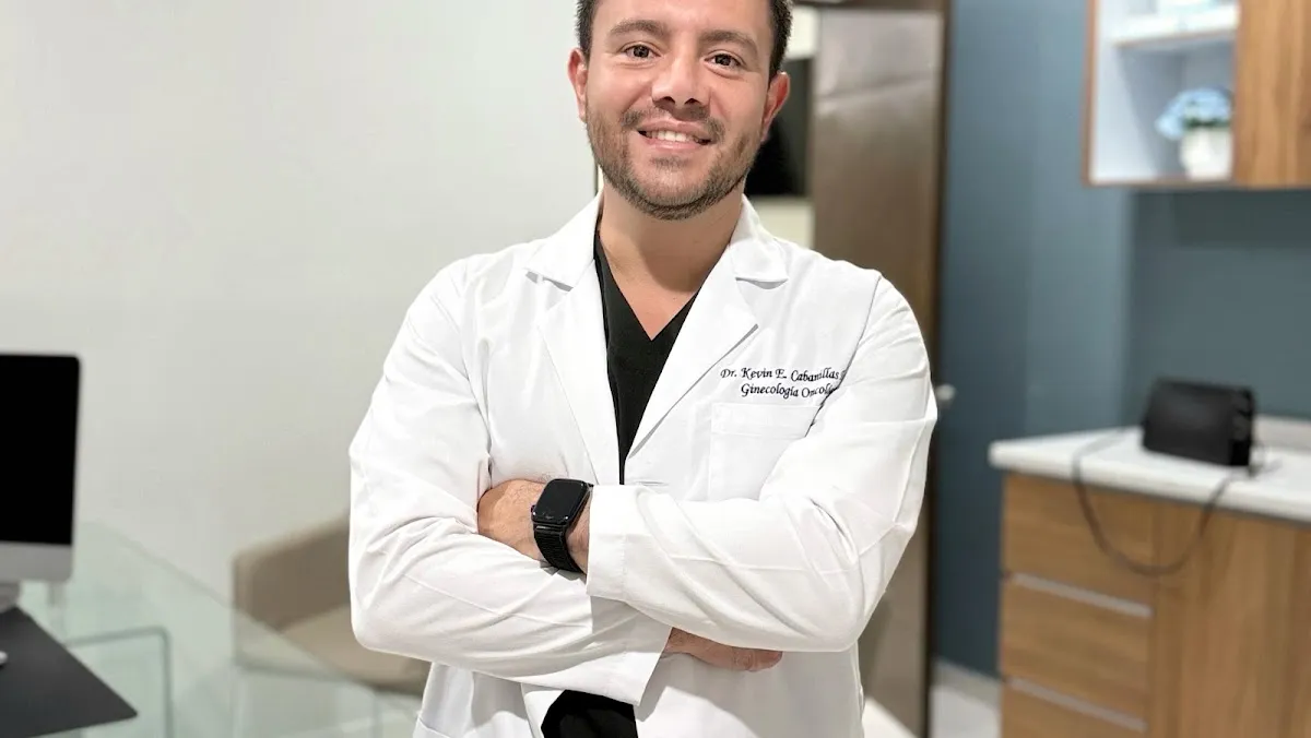 Foto 1 de Dr. Kevin Eduardo Cabanillas Torres, por Dr. Kevin Eduardo Cabanillas Torres, Ginecólogo Oncólogo