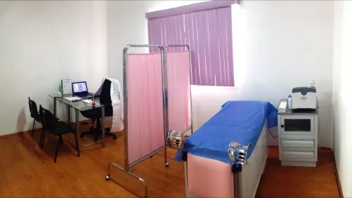 Foto 2 de Gynea Femme, por Femiina